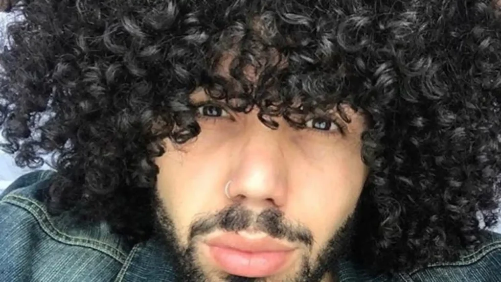 مرد مو فرفری