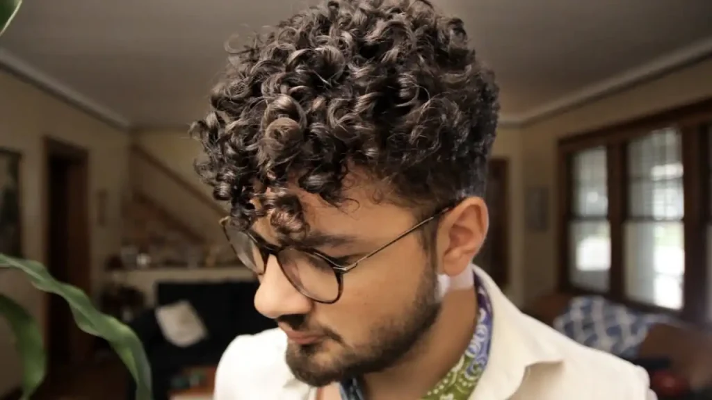 مرد مو فرفری