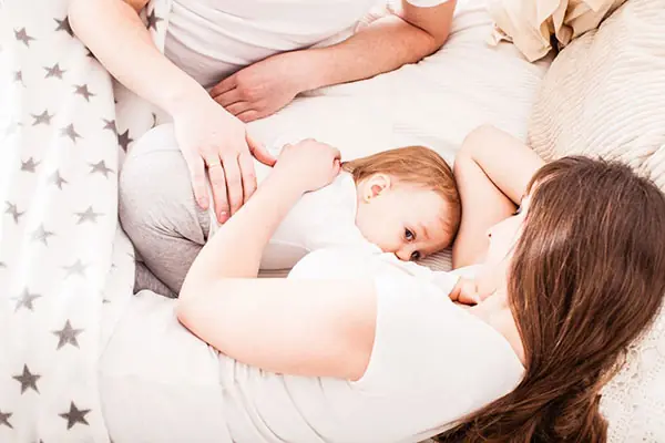چگونه از ریزش مو شدید در شیردهی جلوگیری کنیم